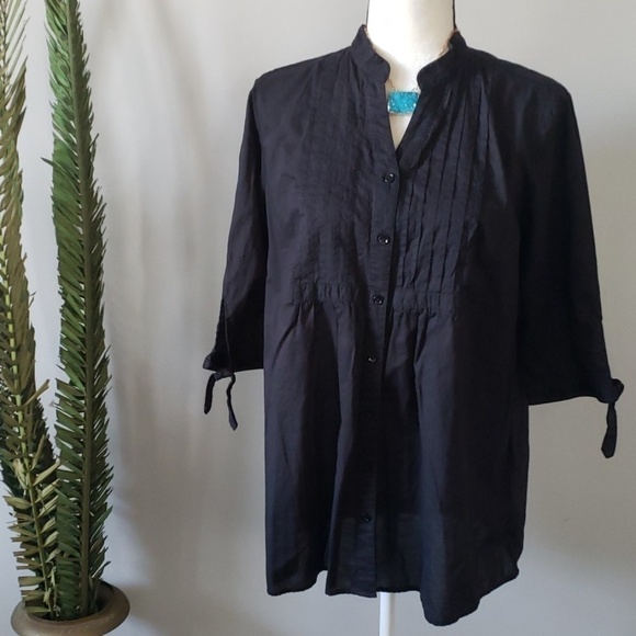 White Stag Tops - *PRICE DROP*
White Stag black v-neck tunic with tie sleeves